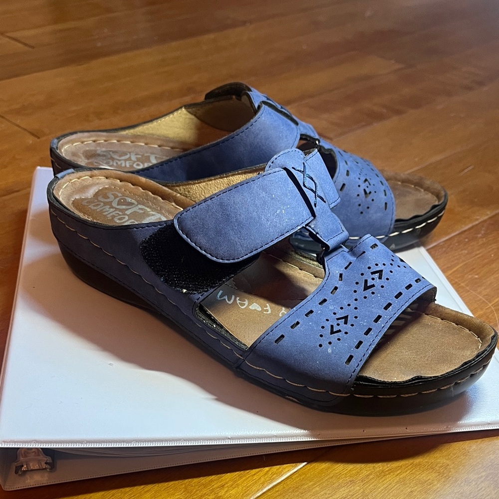 Women's Navy Sandals